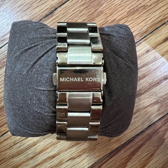 Michael Kors watch in gold - Picture 4 of 8